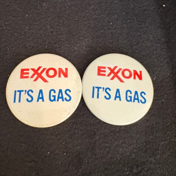 Two 1970's Exxon Lapel Button, "Exxon It's a Gas"! Collectable - Picture 1 of 2